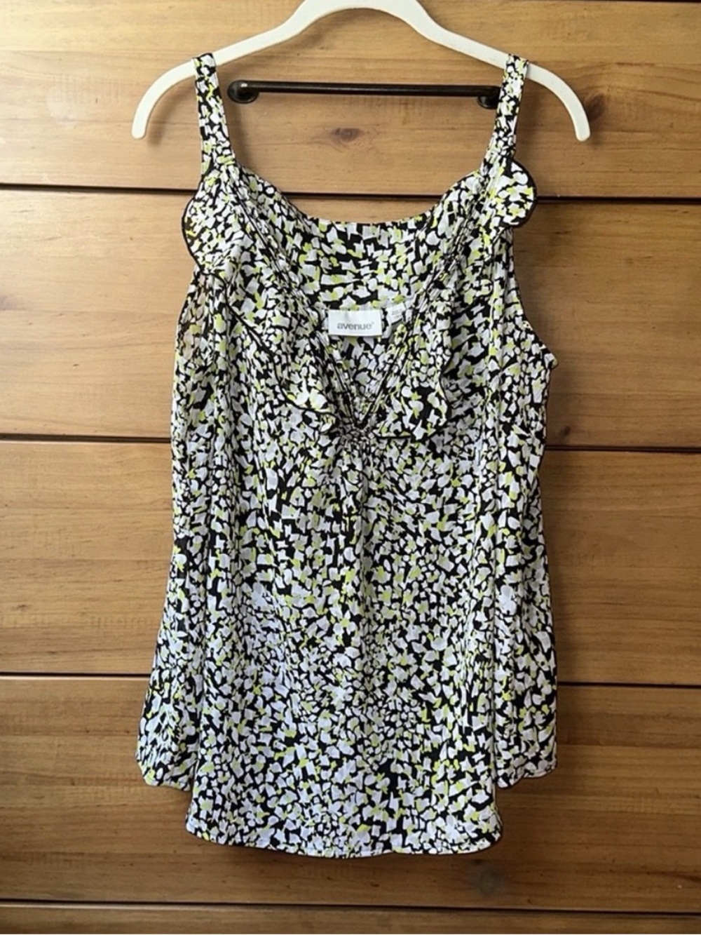 NWOT! Avenue Print Camisole Ruffle Tank | 18/20